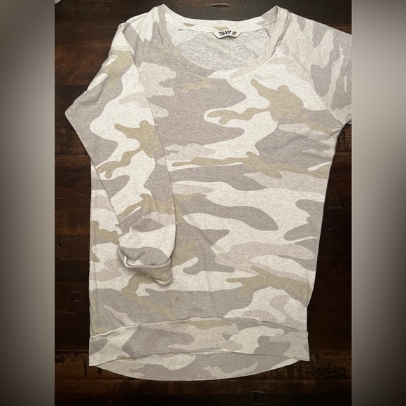 TNA Aritzia Long Sleeve Shirt - Picture 2 of 7